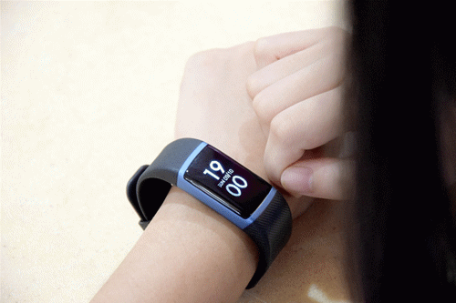 乐心zivaplus体验称其手环更似智能手表
